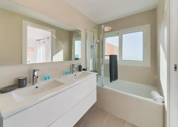 Апартаменти Holidays2fuengirola Duplex 1st Line Sea, Terrace *